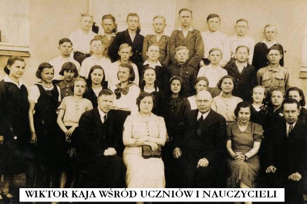Wiktor Kaja wśród uczniów i nauczycieli